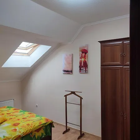 Doba - центр - бограч 2 спальні 5 міс завжди тепла ! Apartment *