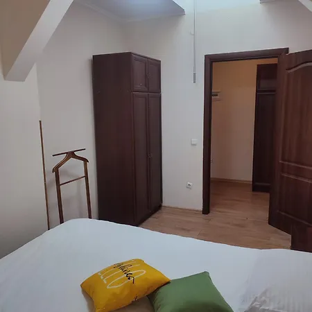 Doba - центр - бограч 2 спальні 5 міс завжди тепла ! Apartment Mukacheve