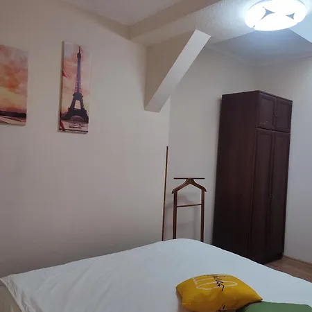 Doba - центр - бограч 2 спальні 5 міс завжди тепла ! Apartment Mukacheve